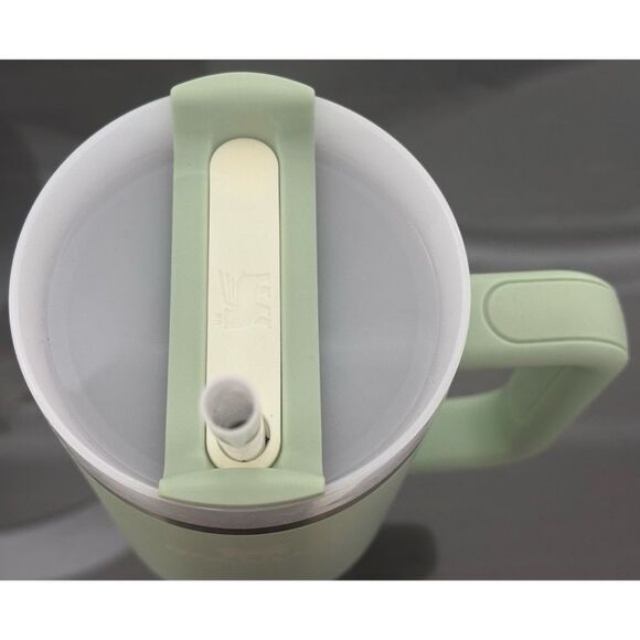 Stanley Quencher H2.0 FlowState Tumbler 40oz, MATCHA CREAM - Picture 4 of 5